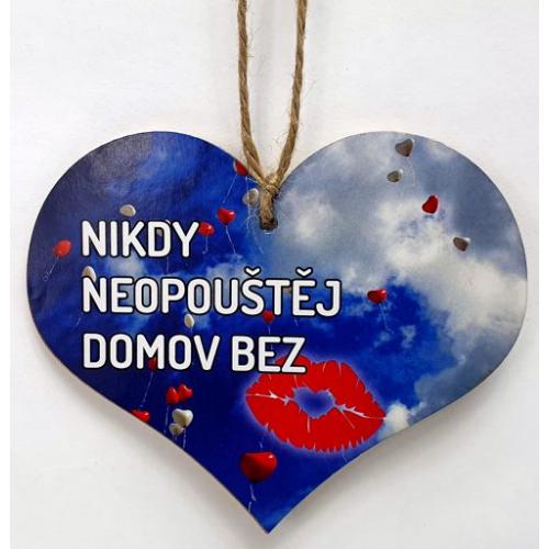 Dřevěné srdíčko 11cm barevné s nápisem - Nikdy neopouštěj domov