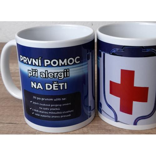 Porcelánový bílý hrnek 350ml s celo obtiskem - pomoc při alergii na Děti