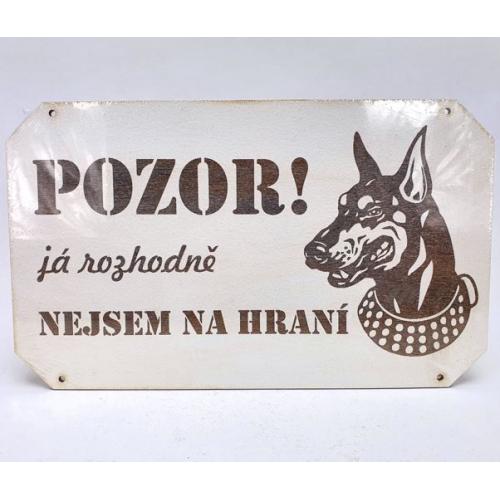 Dřevěná cedule 25x15 cm - Dobrman pozor já rozhodně nejsem na hraní