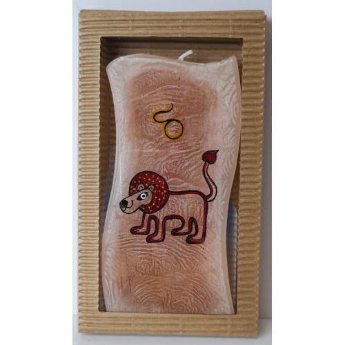 Svíčka s kov stojánkem 15x7cm - lev