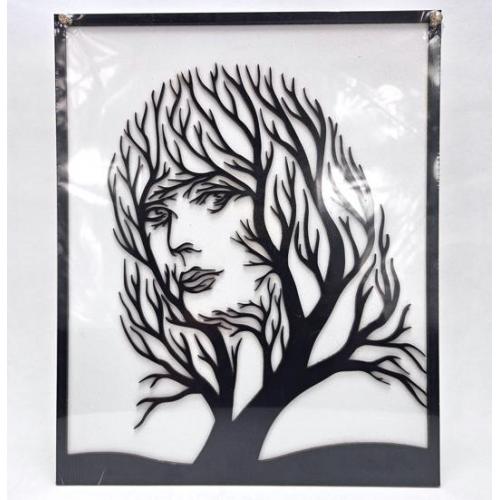 Dřevěný obraz 34x42 cm  děvče ve větvích stromu
