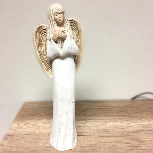 Anděl umělý kamen 38cm držící srdíčko - 502