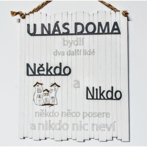 Dřevěná cedulka 21x25,0,5cm s 3D nápisem - Nikdo a Někdo