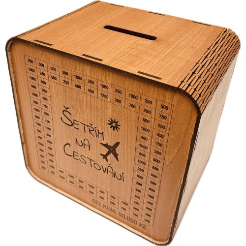 Dřevěná pokladnička škrtací 20x20cm třešeň - Na cestování